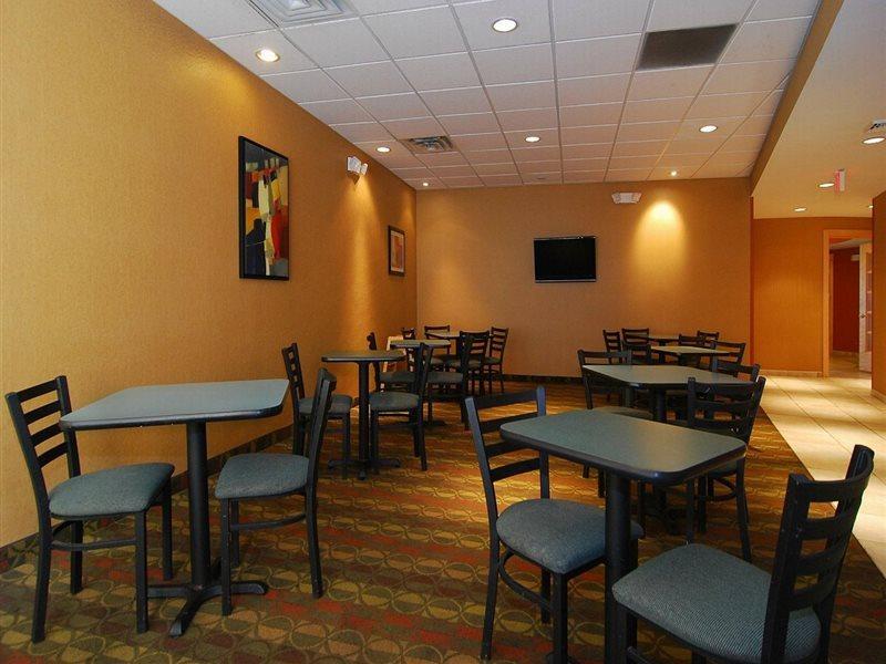 Baymont By Wyndham Indianapolis East Hotel Luaran gambar