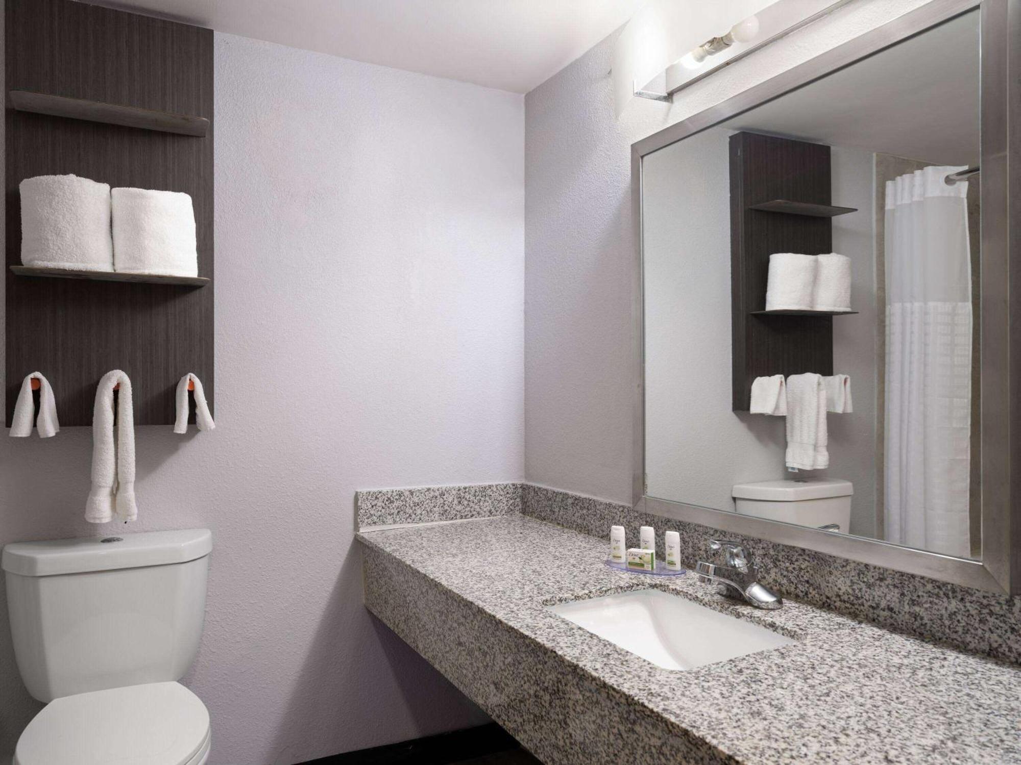 Baymont By Wyndham Indianapolis East Hotel Luaran gambar