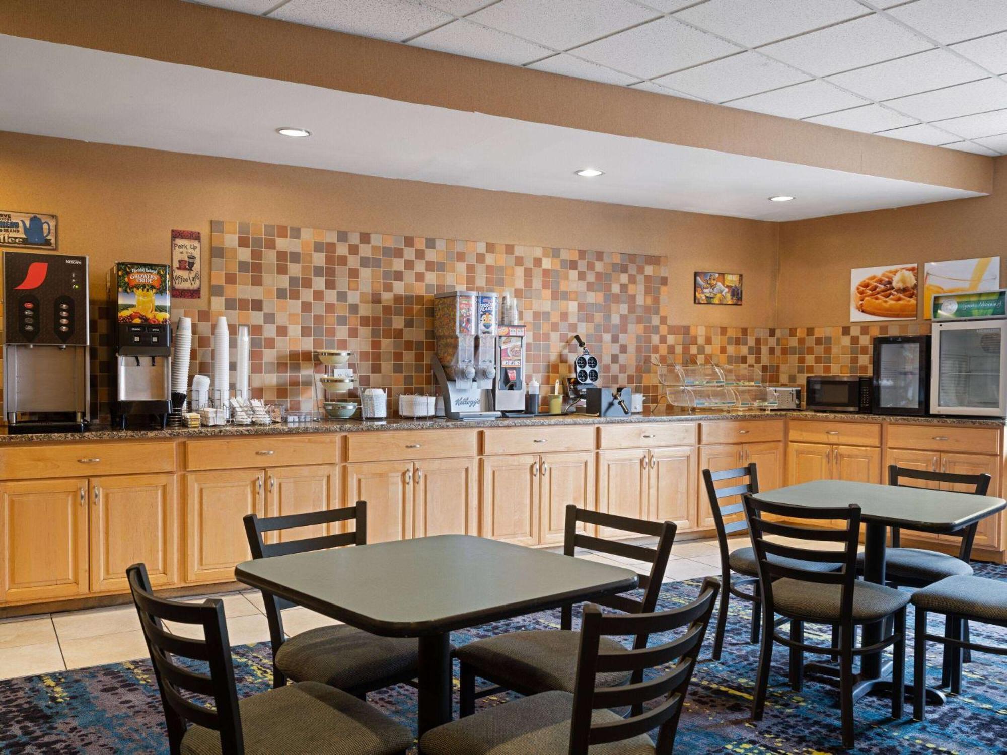Baymont By Wyndham Indianapolis East Hotel Luaran gambar