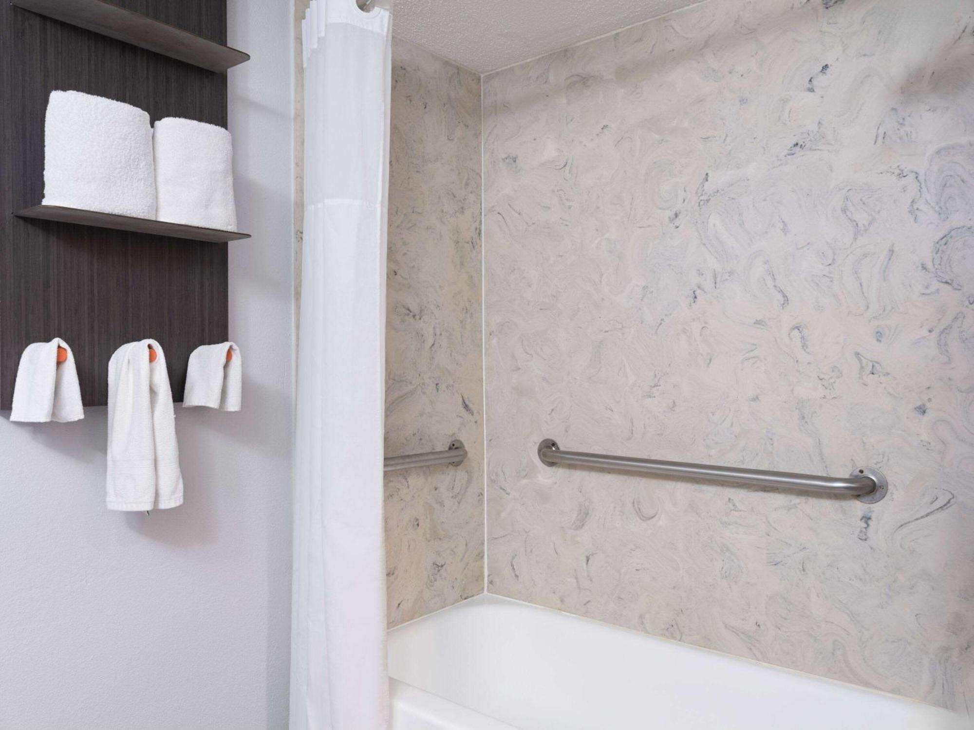 Baymont By Wyndham Indianapolis East Hotel Luaran gambar