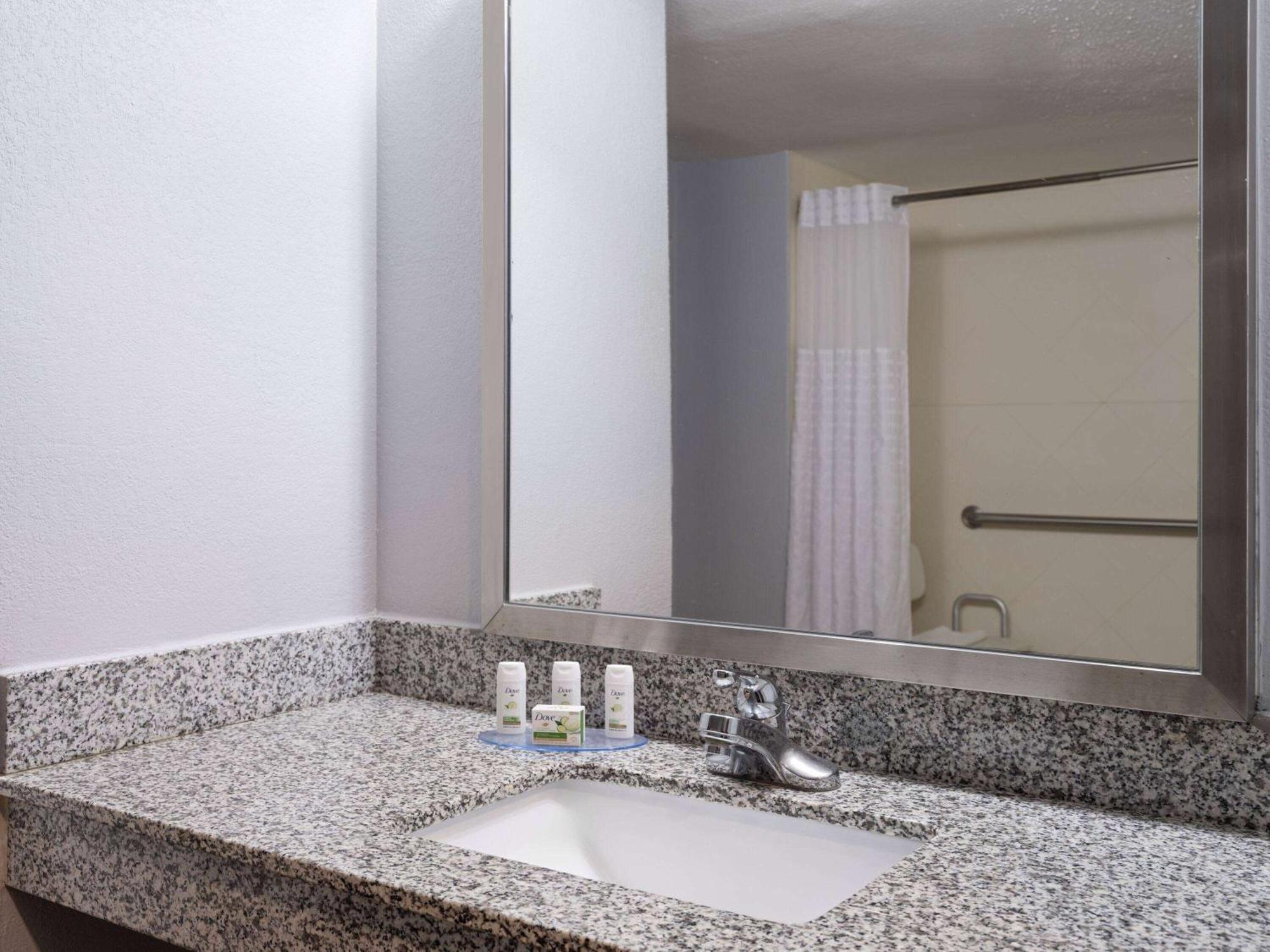 Baymont By Wyndham Indianapolis East Hotel Luaran gambar